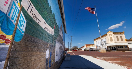 : A mural is seen on a building in downtown Deshler, Nebraska, in April 2024. The new All Things Nebraska website includes nearly 30 years of data from the Nebraska Rural Poll. (Craig Chandler/University Communication and Marketing)